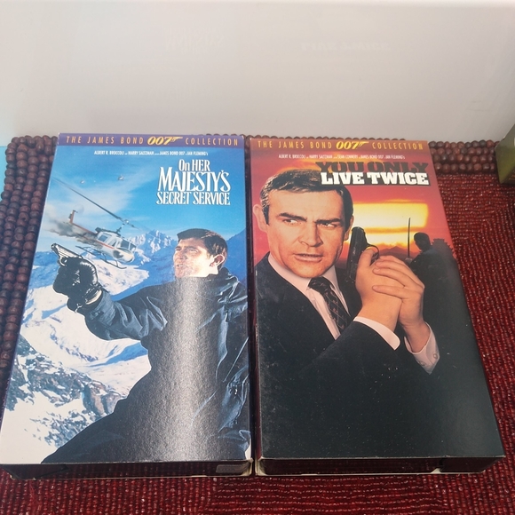Deluxe Edition Bond 007 Gift Set 8 VHS Tapes +. Co - Picture 6 of 9